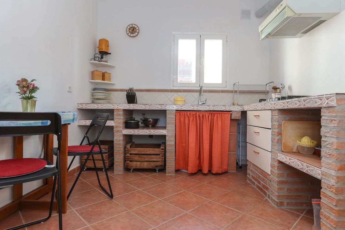 6 slaapkamer Hotel te koop in Tolox - € 275.000 (Ref: 8744256)