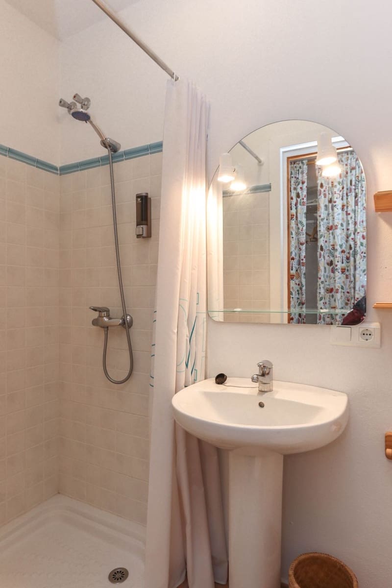 6 slaapkamer Hotel te koop in Tolox - € 275.000 (Ref: 8744256)