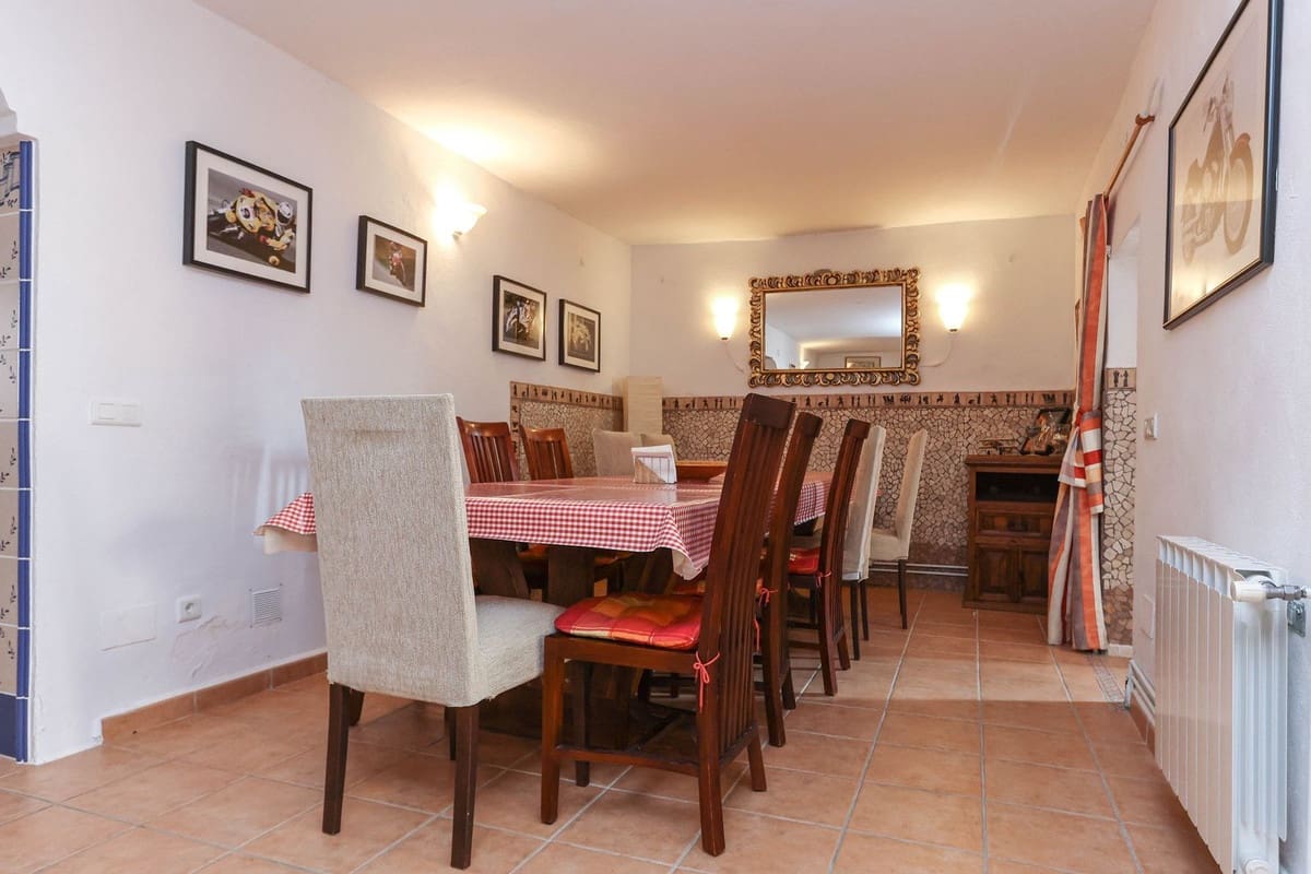 6 slaapkamer Hotel te koop in Tolox - € 260.000 (Ref: 8744256)