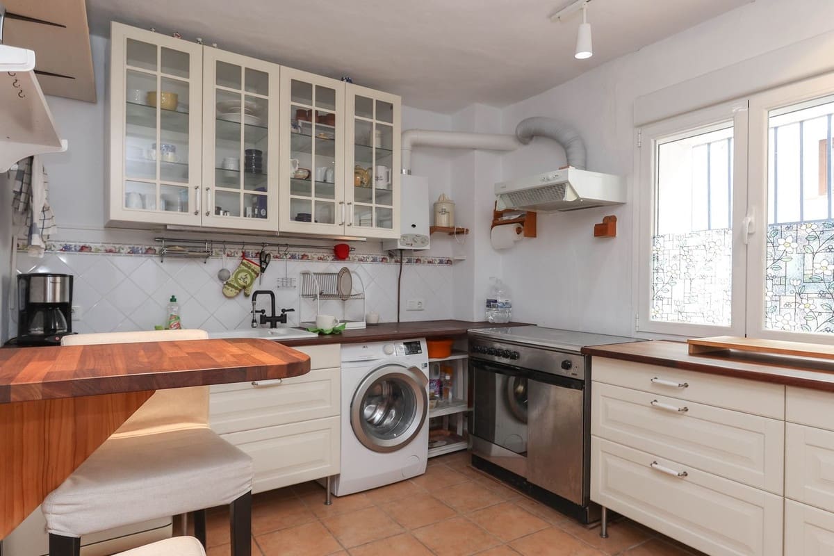 6 slaapkamer Hotel te koop in Tolox - € 260.000 (Ref: 8744256)