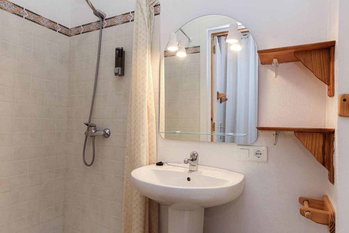 6 slaapkamer Hotel te koop in Tolox - € 260.000 (Ref: 8744256)