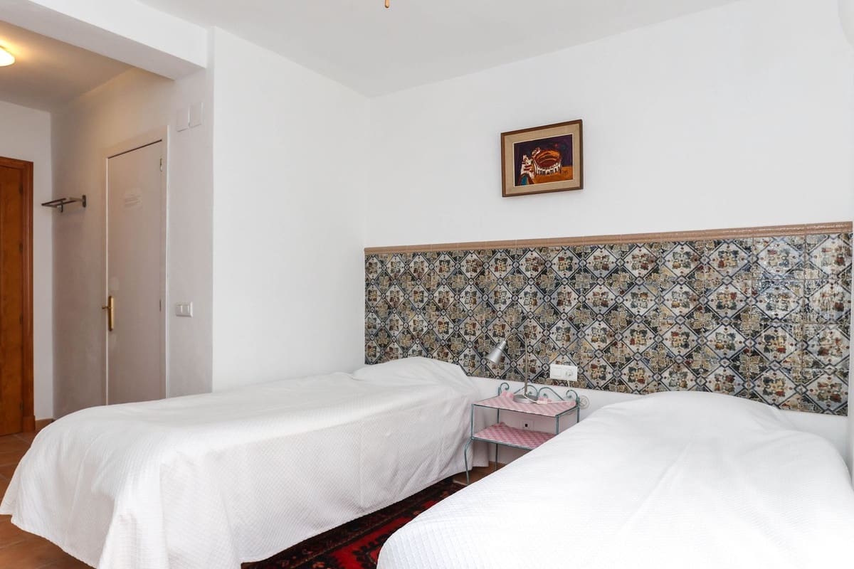 6 slaapkamer Hotel te koop in Tolox - € 260.000 (Ref: 8744256)