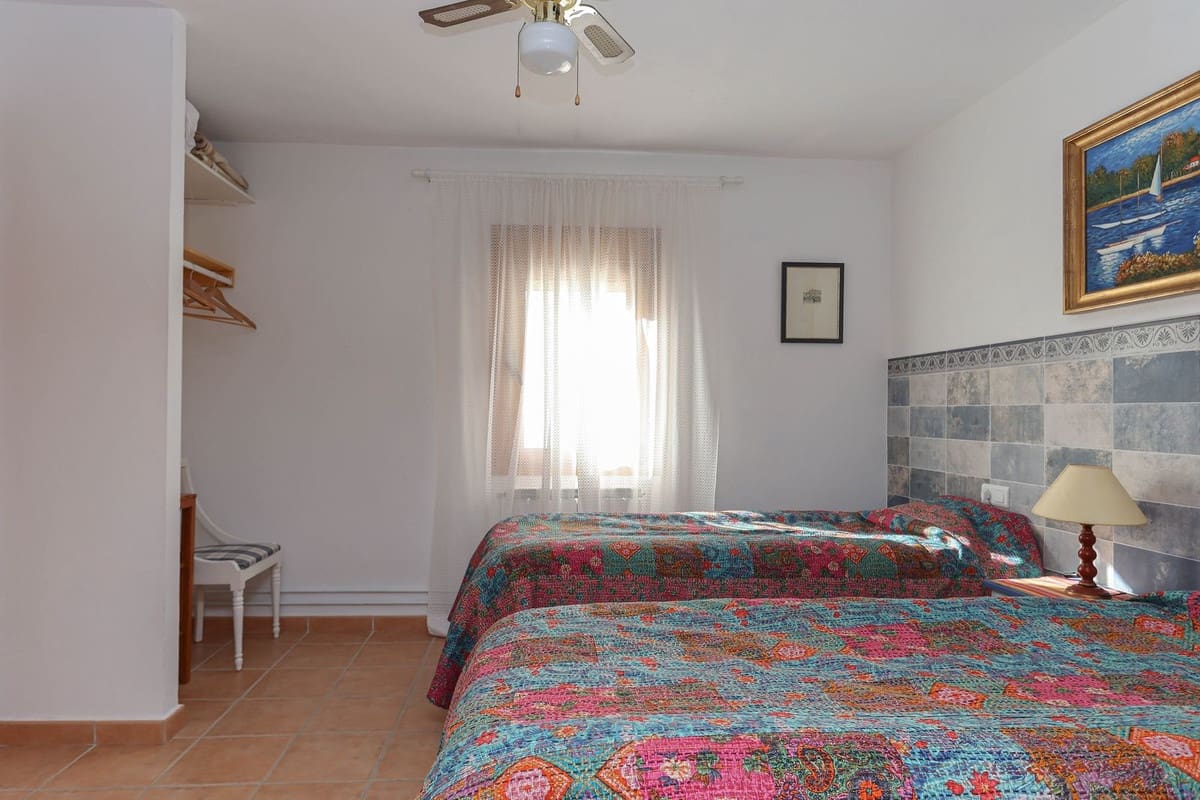 6 slaapkamer Hotel te koop in Tolox - € 260.000 (Ref: 8744256)