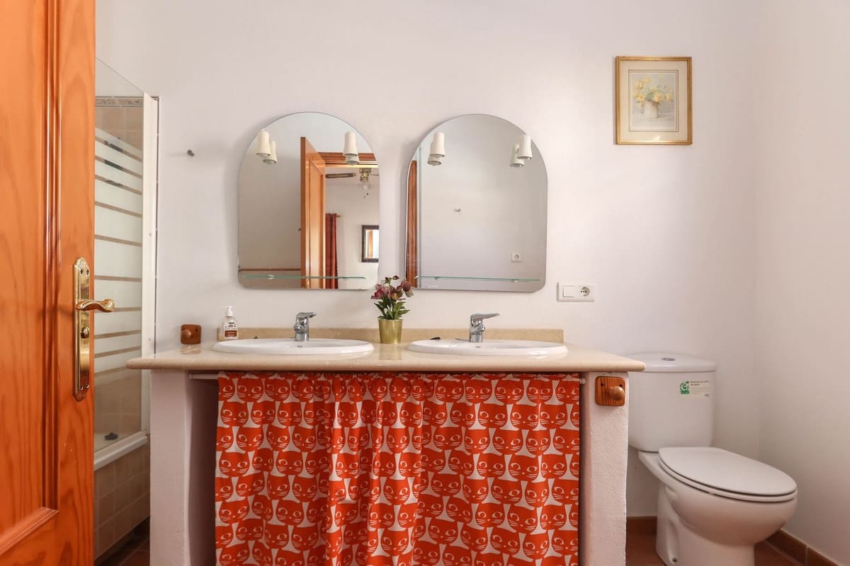 6 slaapkamer Hotel te koop in Tolox - € 260.000 (Ref: 8744256)