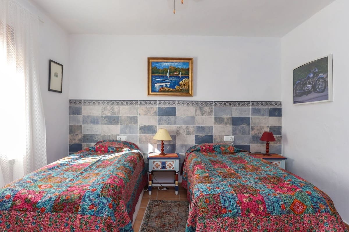 6 slaapkamer Hotel te koop in Tolox - € 260.000 (Ref: 8744256)