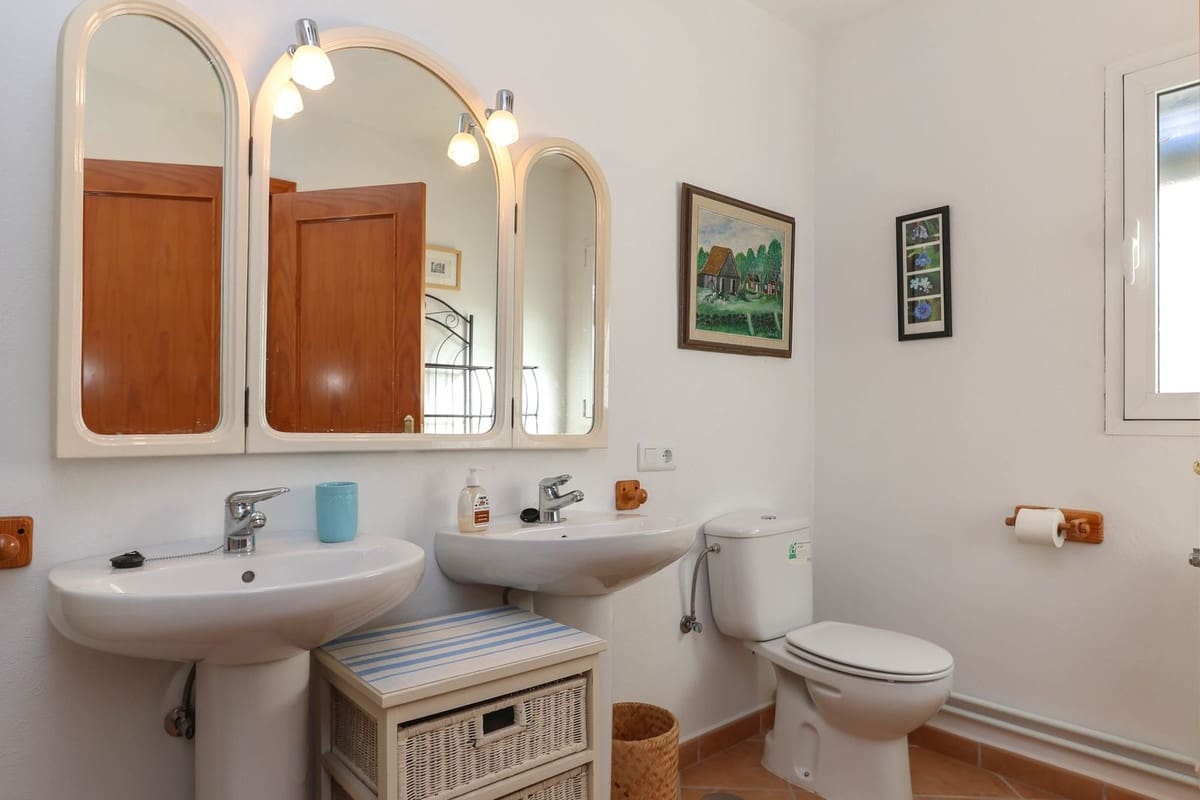 6 quarto Hotel para venda em Tolox - 260 000 € (Ref: 8744256)