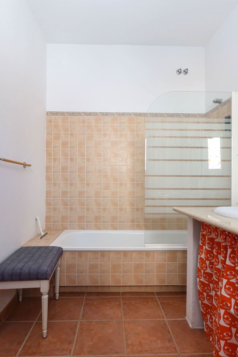 6 quarto Hotel para venda em Tolox - 260 000 € (Ref: 8744256)