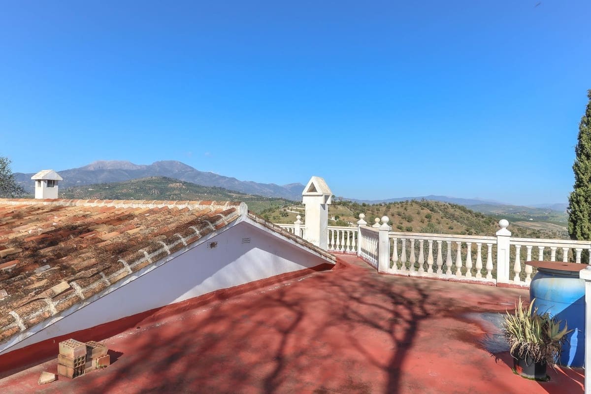 2 soveværelse Finca/Landehus til salg i Guaro med swimmingpool garage - € 330.000 (Ref: 8787296)