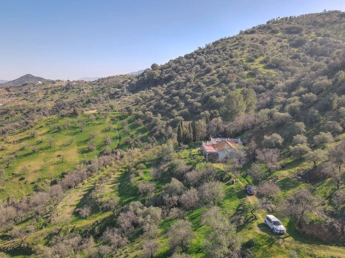 2 soveværelse Finca/Landehus til salg i Guaro med swimmingpool garage - € 330.000 (Ref: 8787296)