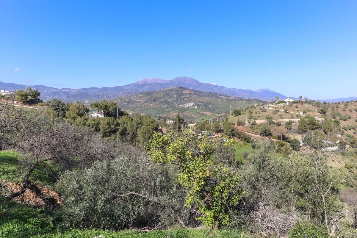 2 soverom Finca/Herregård til salgs i Guaro med svømmebasseng garasje - € 330 000 (Ref: 8787296)