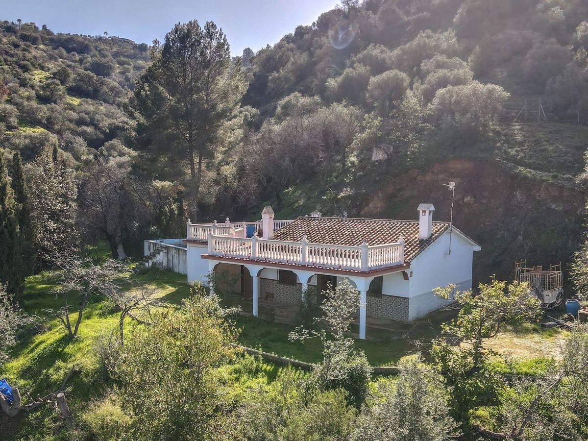 2 soveværelse Finca/Landehus til salg i Guaro med swimmingpool garage - € 330.000 (Ref: 8787296)