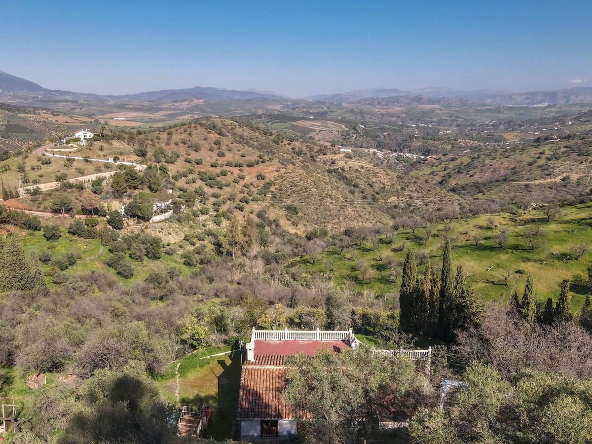 2 soveværelse Finca/Landehus til salg i Guaro med swimmingpool garage - € 330.000 (Ref: 8787296)