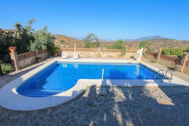 3 soveværelse Villa til salg i Guaro med garage - € 525.000 (Ref: 8790234)