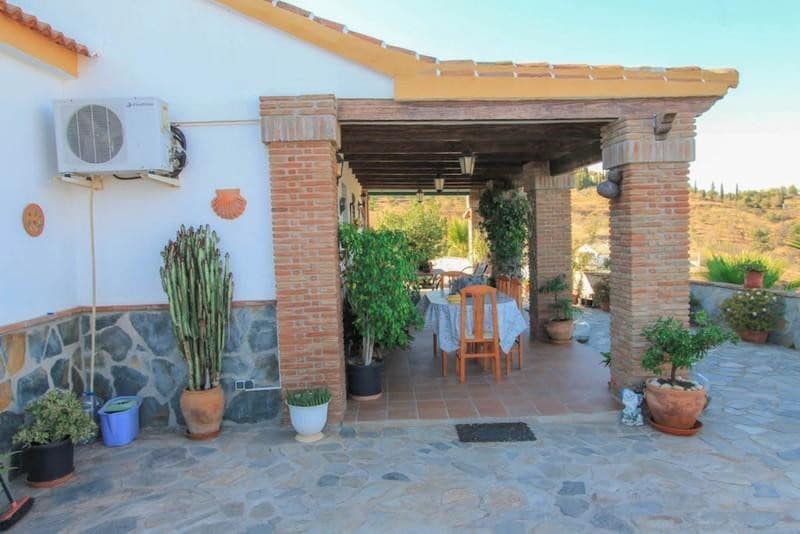 3 soveværelse Villa til salg i Guaro med garage - € 525.000 (Ref: 8790234)