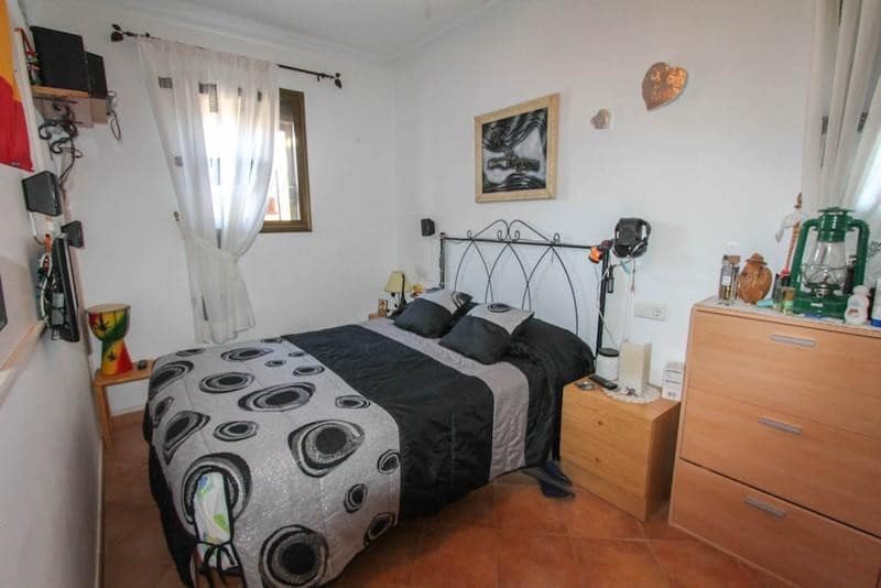 3 soveværelse Villa til salg i Guaro med garage - € 525.000 (Ref: 8790234)