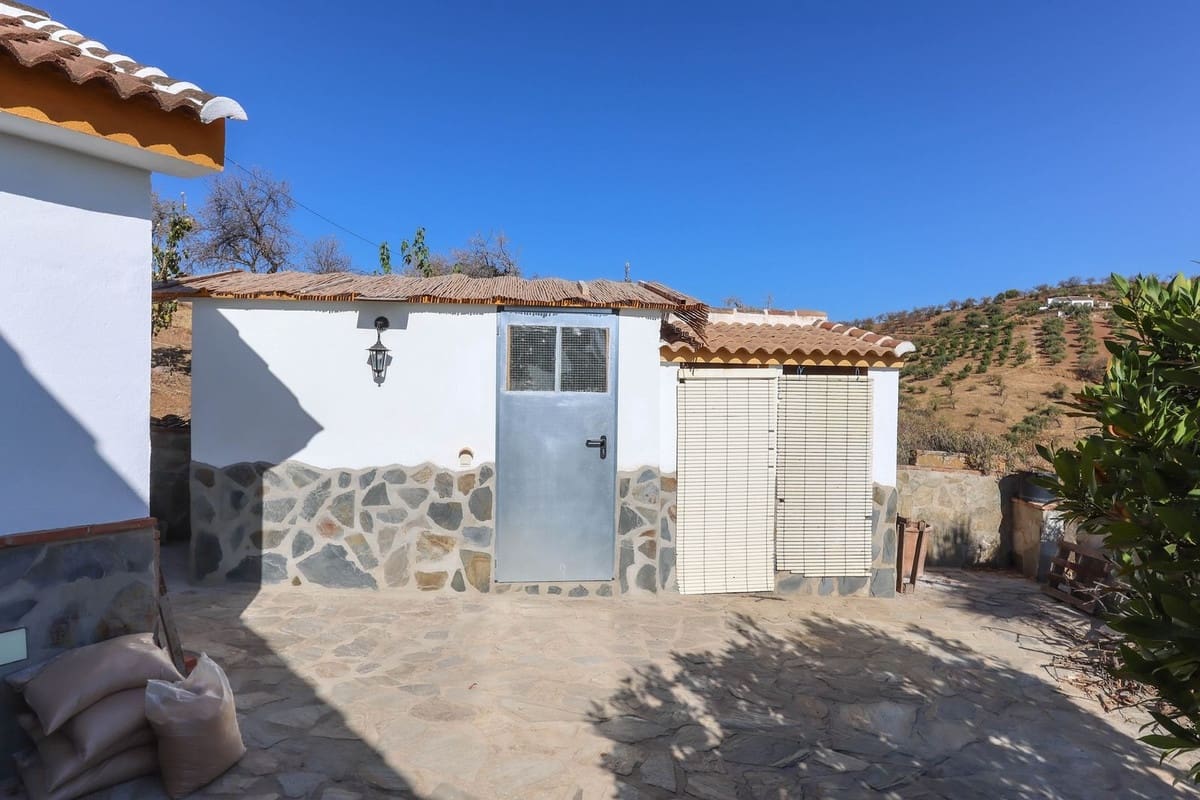 3 soveværelse Villa til salg i Guaro med garage - € 525.000 (Ref: 8790234)