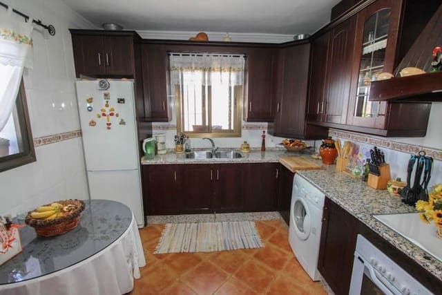 Chalet de 3 habitaciones en Guaro en venta con garaje - 525.000 € (Ref: 8790234)