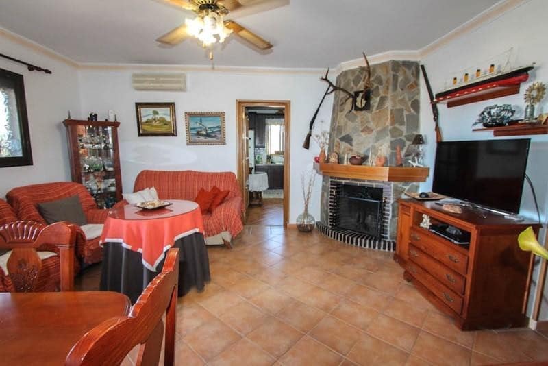 3 soveværelse Villa til salg i Guaro med garage - € 525.000 (Ref: 8790234)