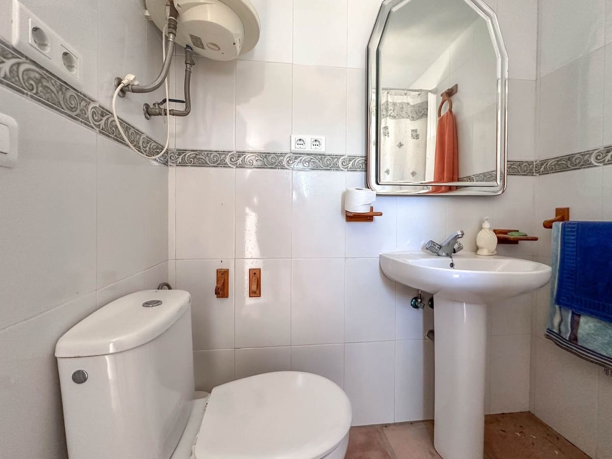 3 soveværelse Villa til salg i Guaro med garage - € 525.000 (Ref: 8790234)