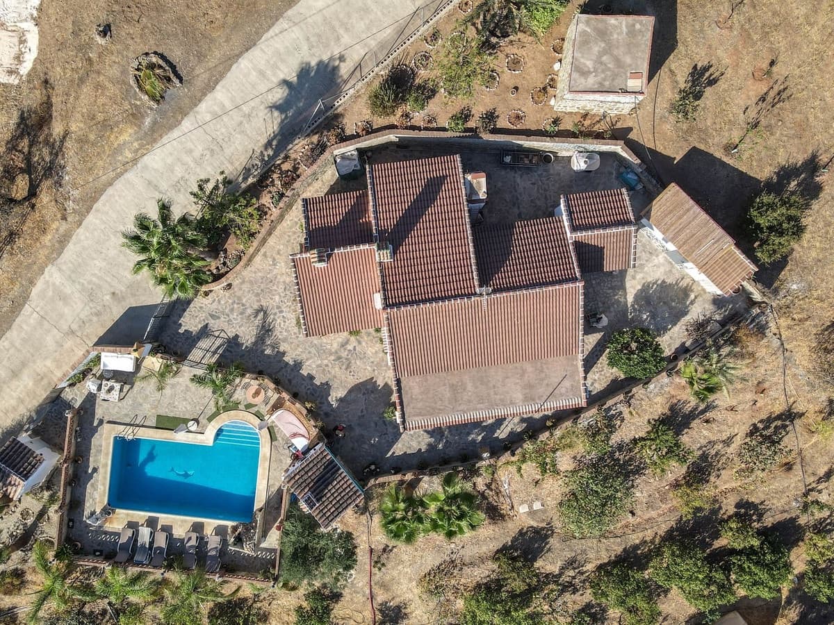 3 soveværelse Villa til salg i Guaro med garage - € 525.000 (Ref: 8790234)