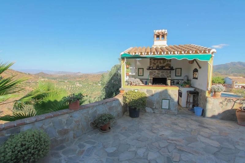 3 bedroom Villa for sale in Guaro with garage - € 525,000 (Ref: 8790234)
