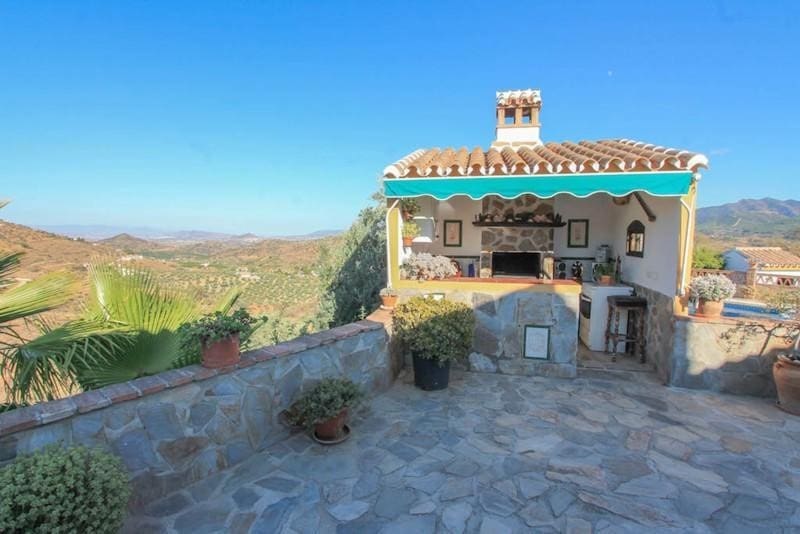 3 bedroom Villa for sale in Guaro with garage - € 525,000 (Ref: 8790234)