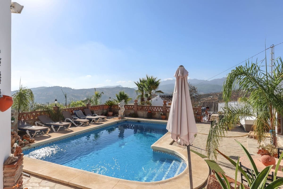 3 bedroom Villa for sale in Guaro with garage - € 525,000 (Ref: 8790234)