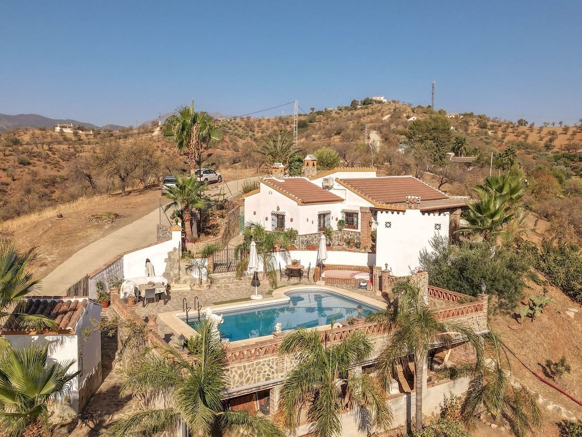 3 bedroom Villa for sale in Guaro with garage - € 525,000 (Ref: 8790234)