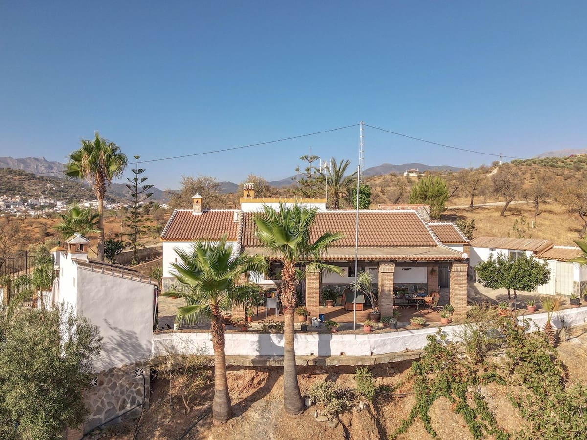 3 bedroom Villa for sale in Guaro with garage - € 525,000 (Ref: 8790234)