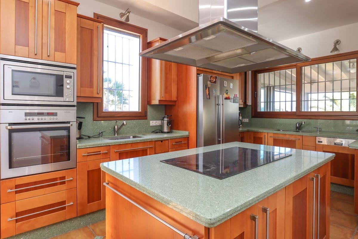 6 sypialnia Willa na sprzedaż w Alhaurin el Grande z basenem garażem - 1 445 000 € (Ref: 8790235)