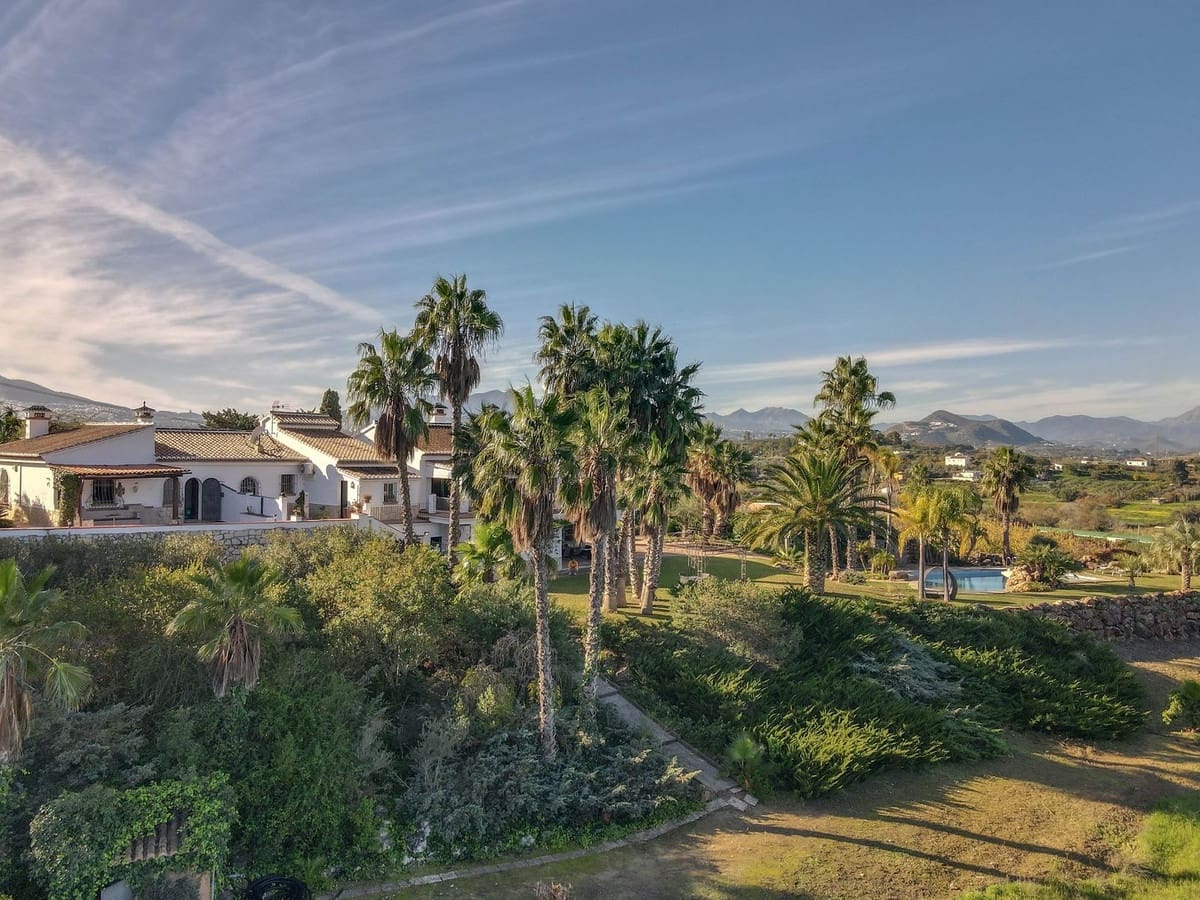 6 sypialnia Willa na sprzedaż w Alhaurin el Grande z basenem garażem - 1 445 000 € (Ref: 8790235)