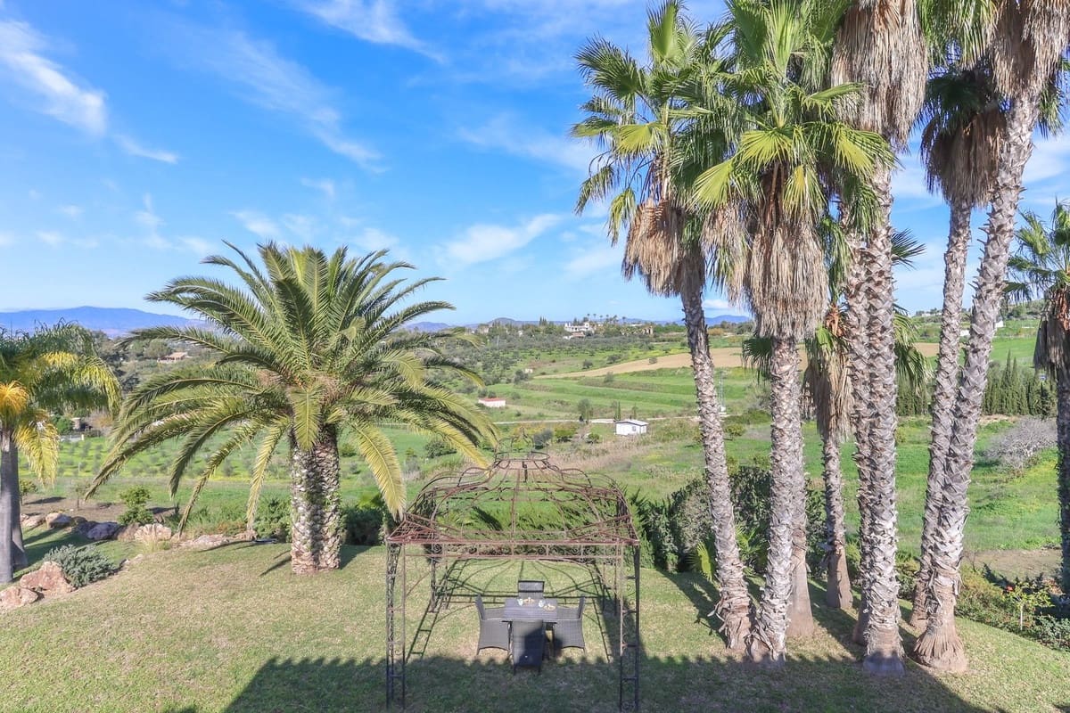 6 sypialnia Willa na sprzedaż w Alhaurin el Grande z basenem garażem - 1 445 000 € (Ref: 8790235)