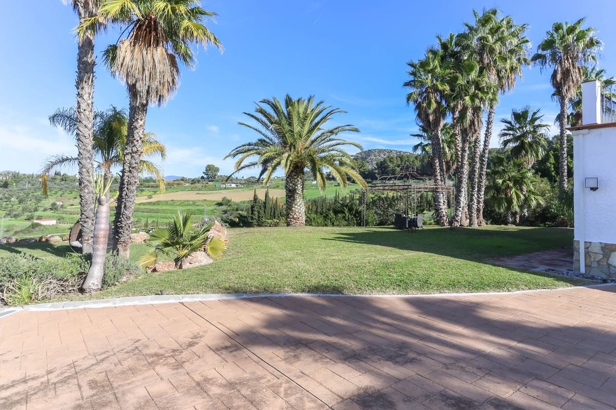 6 sypialnia Willa na sprzedaż w Alhaurin el Grande z basenem garażem - 1 445 000 € (Ref: 8790235)