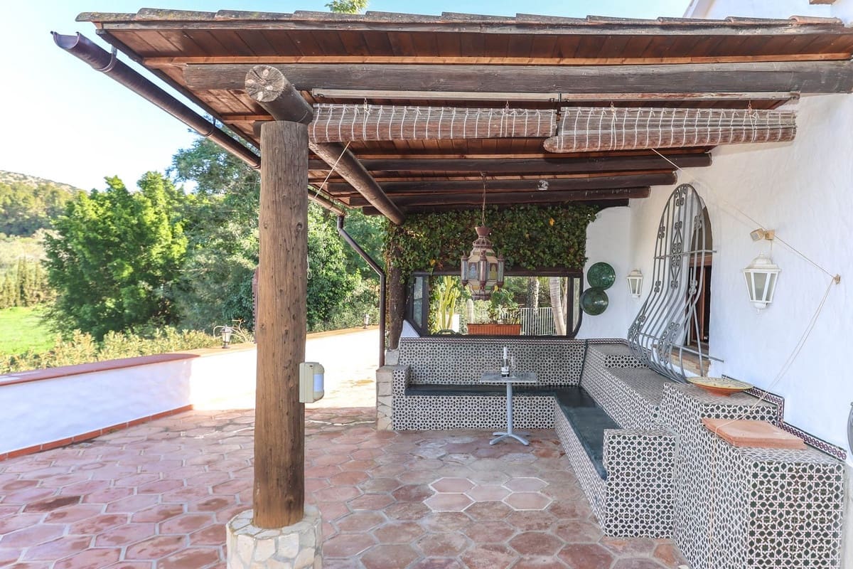 6 sypialnia Willa na sprzedaż w Alhaurin el Grande z basenem garażem - 1 445 000 € (Ref: 8790235)