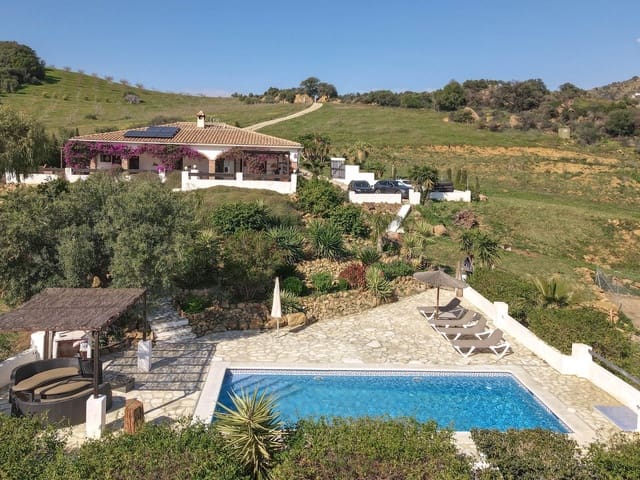 4 soveværelse Villa til salg i Alozaina med swimmingpool garage - € 690.000 (Ref: 8820798)