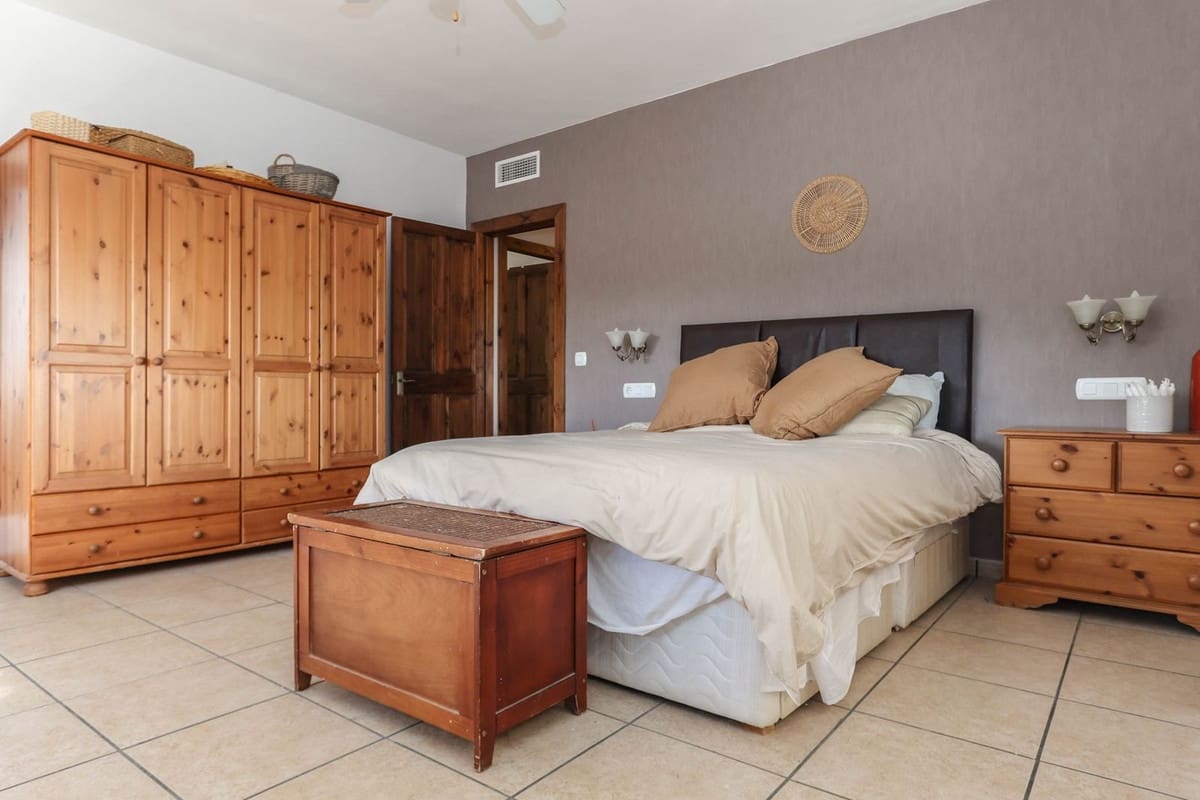 4 sypialnia Willa na sprzedaż w Alozaina z basenem garażem - 690 000 € (Ref: 8820798)