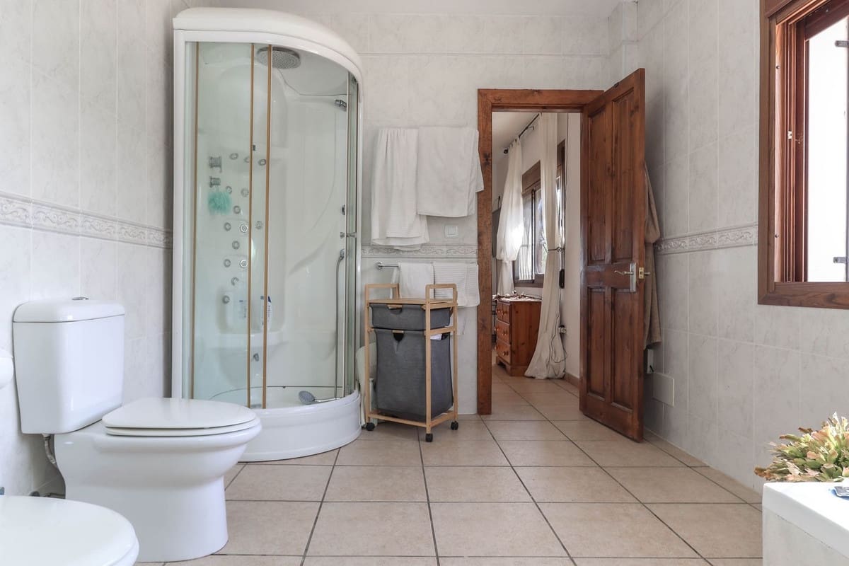 4 sypialnia Willa na sprzedaż w Alozaina z basenem garażem - 690 000 € (Ref: 8820798)