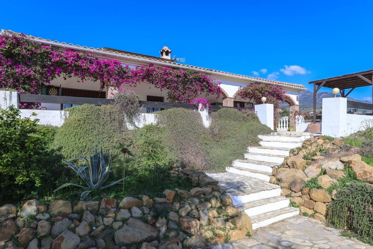 4 sypialnia Willa na sprzedaż w Alozaina z basenem garażem - 690 000 € (Ref: 8820798)