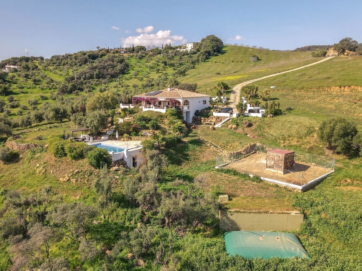 4 sypialnia Willa na sprzedaż w Alozaina z basenem garażem - 690 000 € (Ref: 8820798)