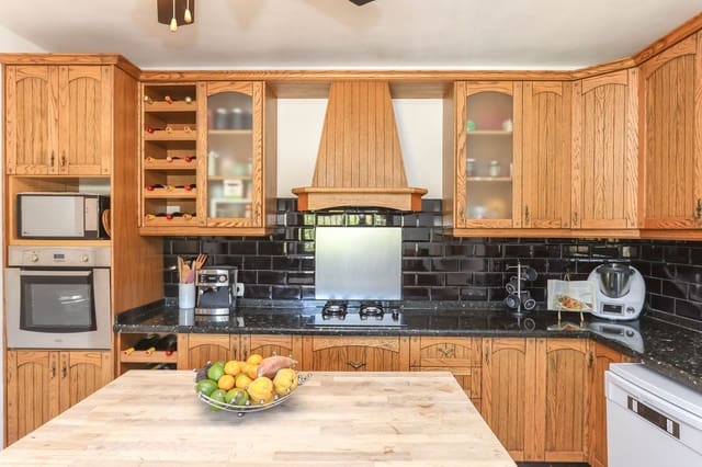 Chalet de 4 habitaciones en Alozaina en venta con piscina garaje - 690.000 € (Ref: 8820798)