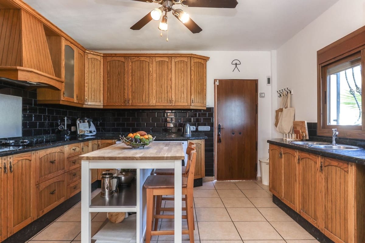 4 quarto Moradia para venda em Alozaina com piscina garagem - 690 000 € (Ref: 8820798)