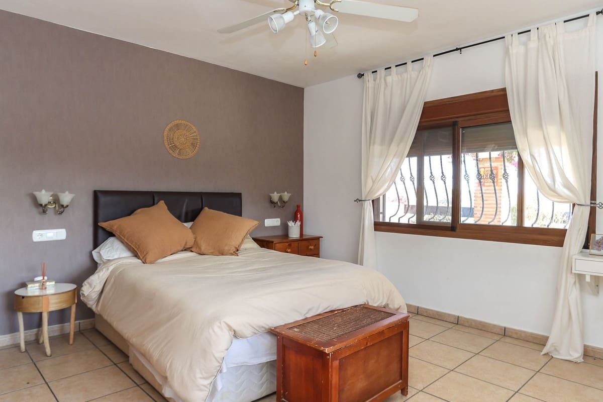 4 quarto Moradia para venda em Alozaina com piscina garagem - 690 000 € (Ref: 8820798)