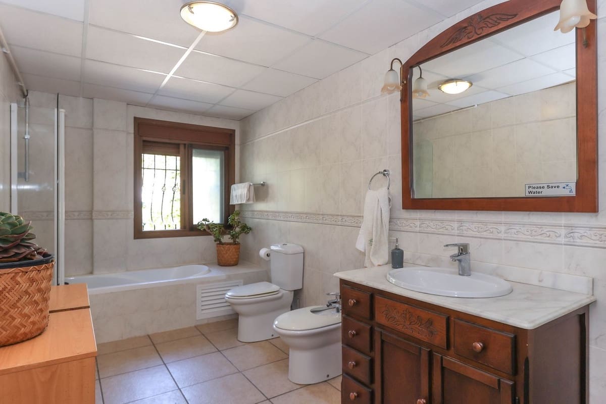 4 quarto Moradia para venda em Alozaina com piscina garagem - 690 000 € (Ref: 8820798)