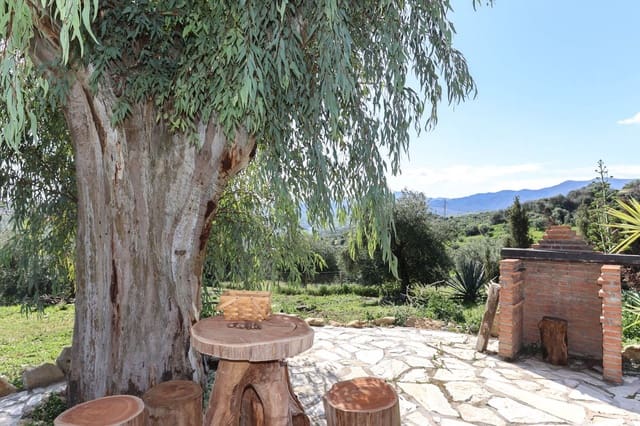 Chalet de 4 habitaciones en Alozaina en venta con piscina garaje - 690.000 € (Ref: 8820798)