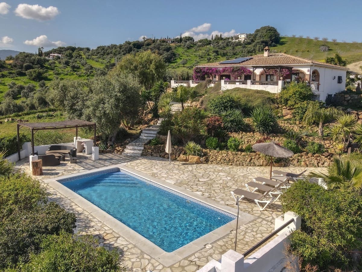 4 quarto Moradia para venda em Alozaina com piscina garagem - 690 000 € (Ref: 8820798)