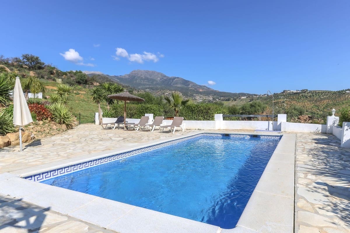 4 quarto Moradia para venda em Alozaina com piscina garagem - 690 000 € (Ref: 8820798)