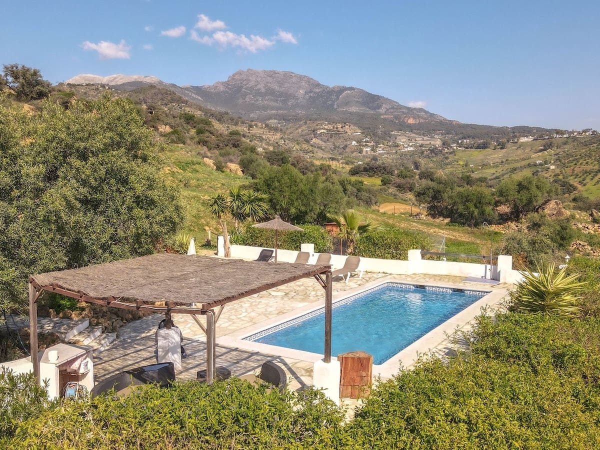 4 quarto Moradia para venda em Alozaina com piscina garagem - 690 000 € (Ref: 8820798)