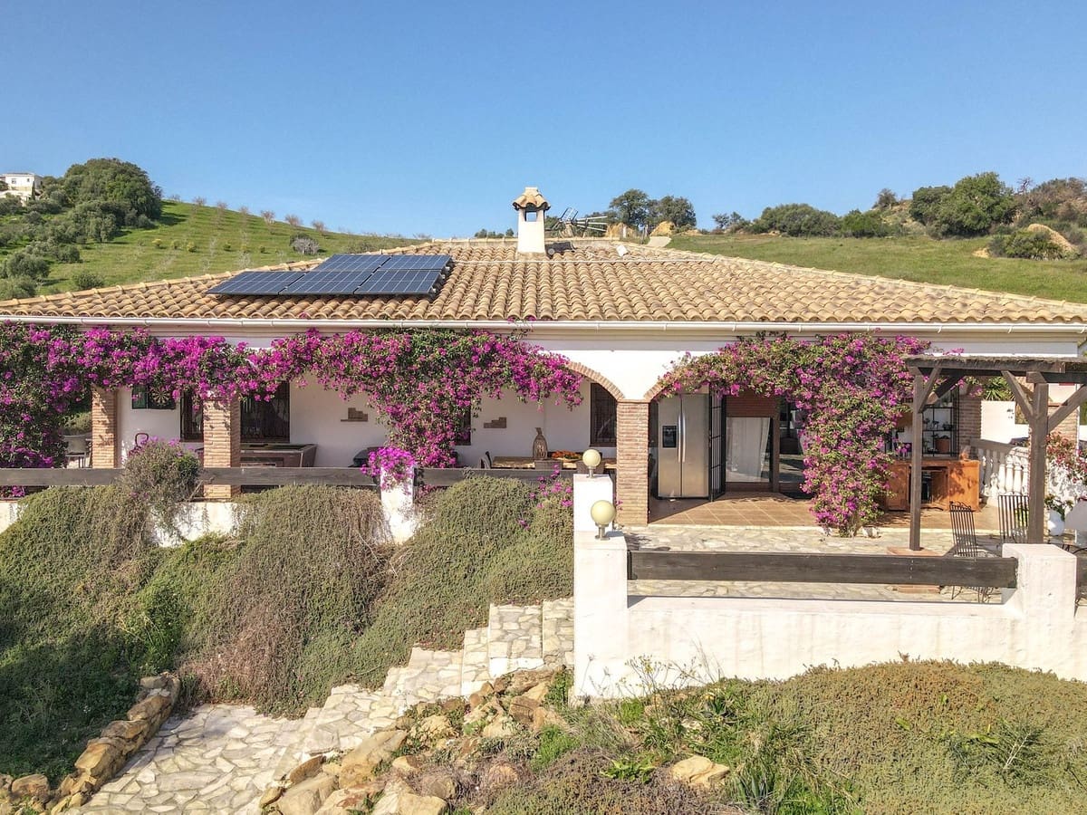 4 quarto Moradia para venda em Alozaina com piscina garagem - 690 000 € (Ref: 8820798)