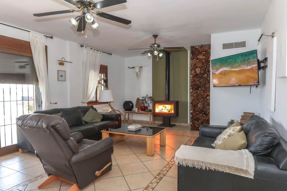 4 bedroom Villa for sale in Alozaina with pool garage - € 690,000 (Ref: 8820798)