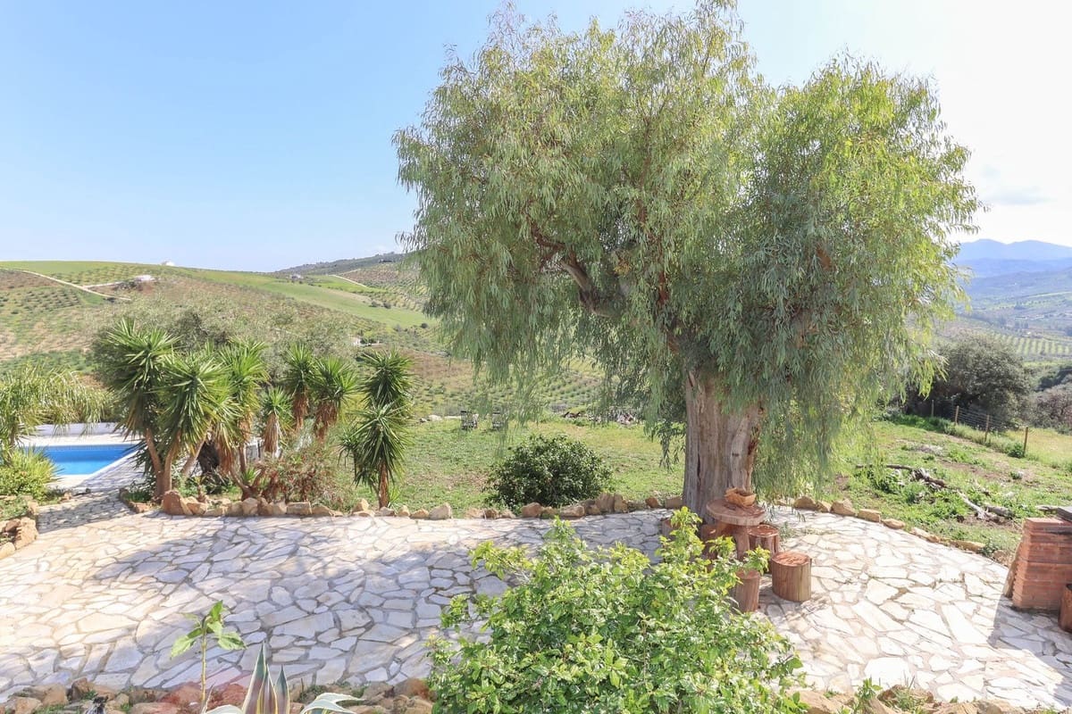 4 bedroom Villa for sale in Alozaina with pool garage - € 690,000 (Ref: 8820798)